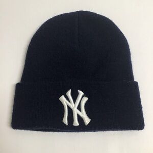 New York Yankees Beanie Blue Knit Hat Vintage MLB Embroidered NY Logo Cuffed Cap